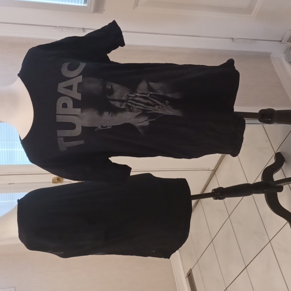 4/$60 Black & Gray "Tupac" Graphic Tee - Size Medium